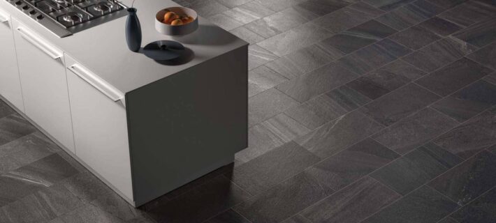 Minoli Lakestone Black Header