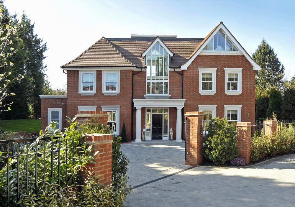Minoli - Show House Magazine - finlay - Hitchambury